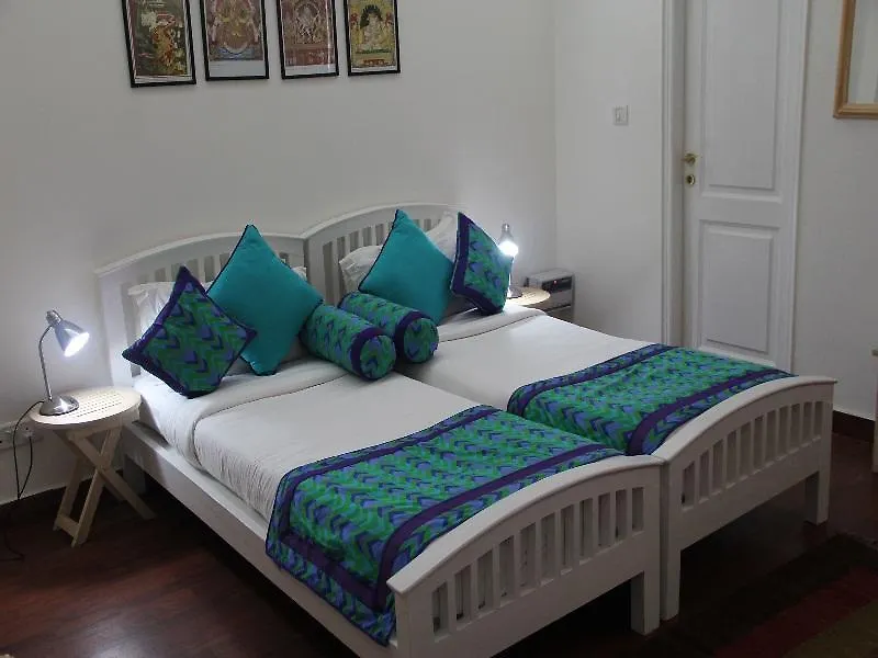 Colonel'S Retreat At The Airport Bed & Breakfast New Delhi 3*,