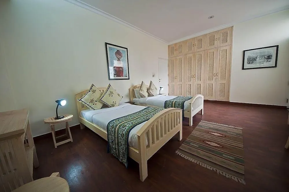 Colonel'S Retreat At The Airport Bed & Breakfast New Delhi 3*,