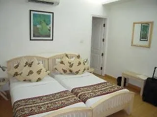Colonel'S Retreat At The Airport Bed & Breakfast New Delhi 3*,  India