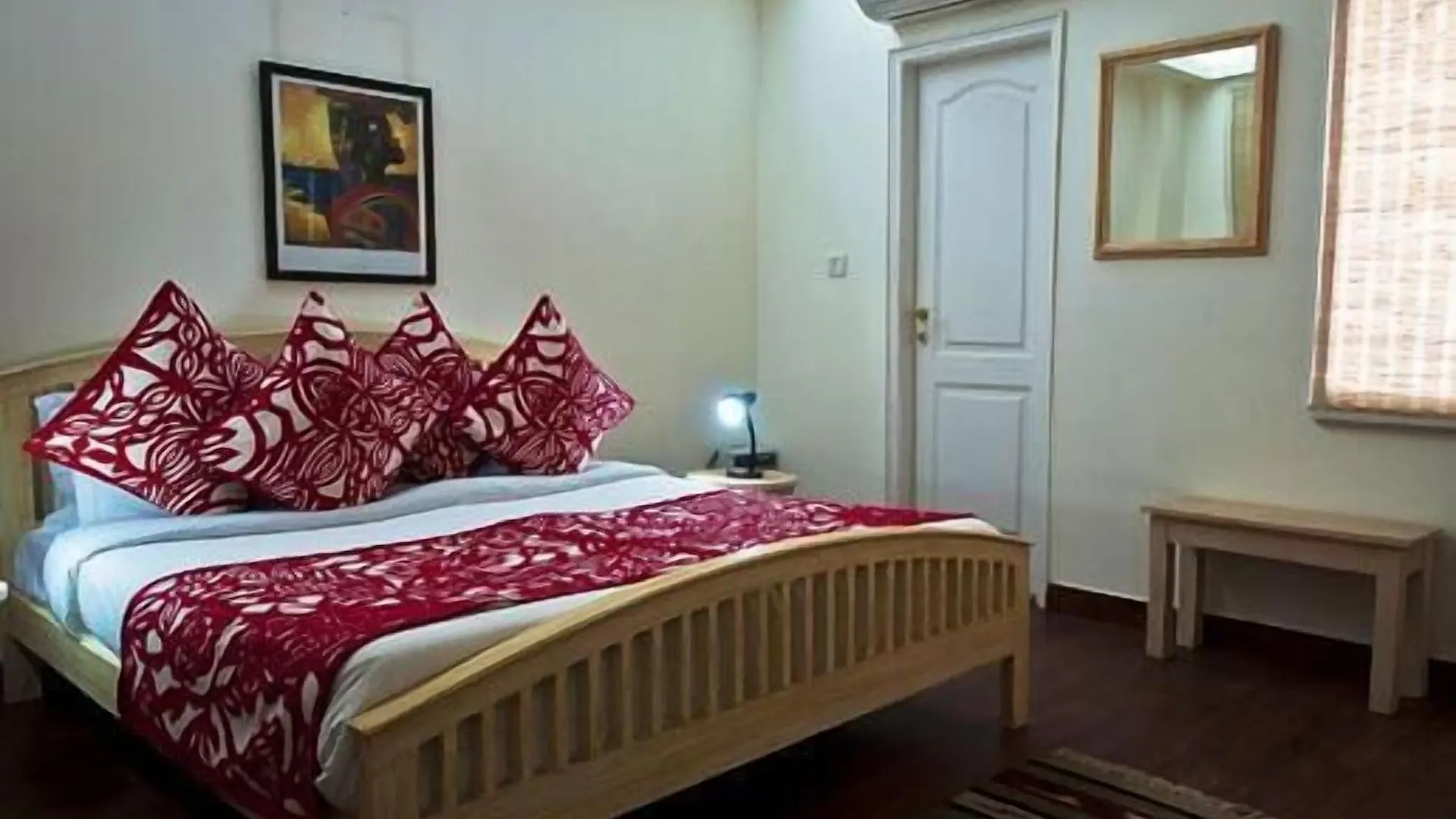 Colonel'S Retreat At The Airport Bed and Breakfast New Delhi 3*,