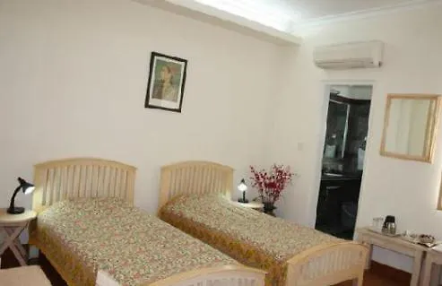 *** Bed & Breakfast Colonel'S Retreat At The Airport Bed and Breakfast New Delhi Indien